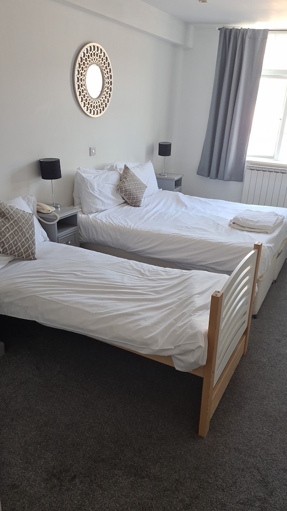 Standard Triple Room, Ensuite photo 3