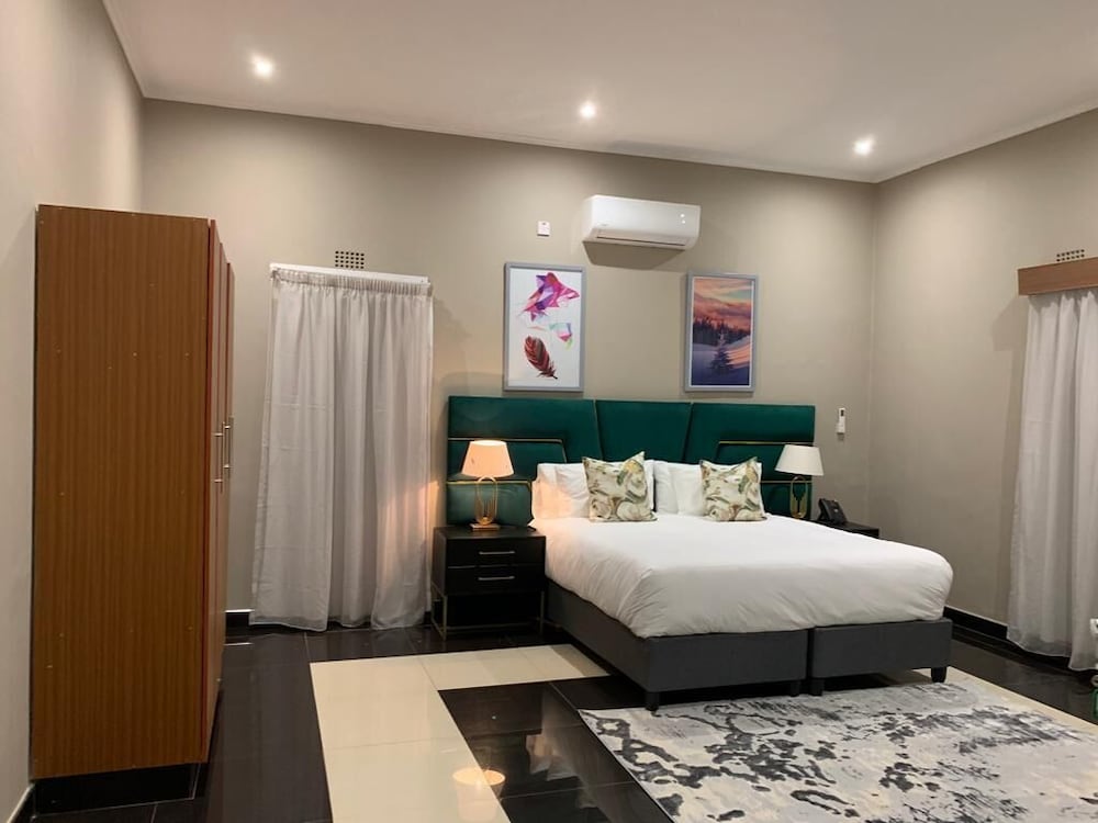 Deluxe Double or Twin Room photo 1