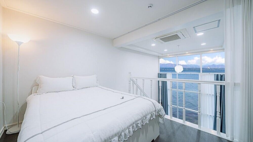 Room (A-201 duplex spa) - Photo 11