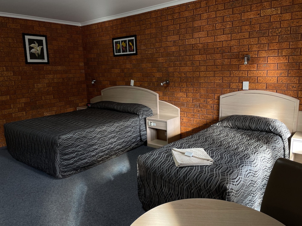 Basic Triple Room, Multiple Beds photo 1