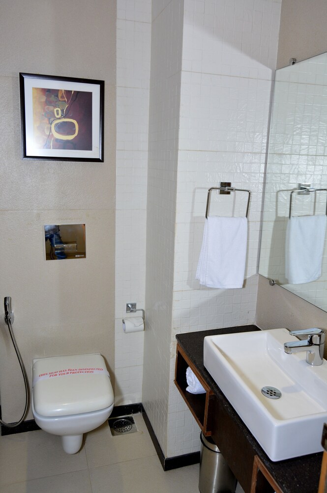 Luxury Suite, 1 Bedroom, Refrigerator, Corner photo 3