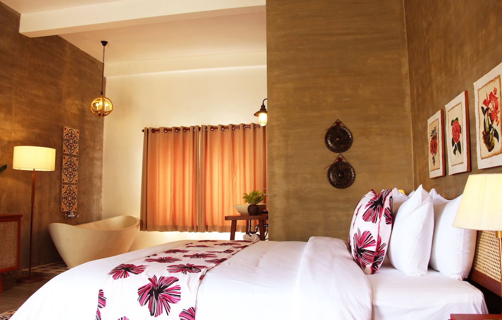 Deluxe Room with Two Double Beds - Photo 4
