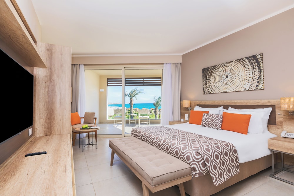 Superior Room, Sea View (Queen or Twin) - Photo 1