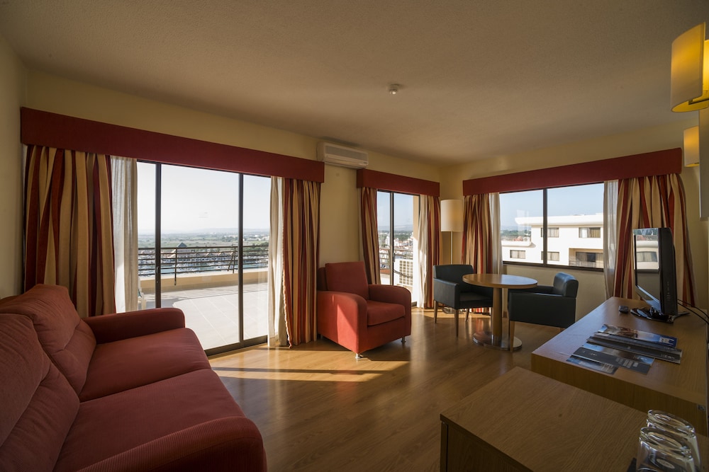 Senior Suite (4 Adults + 2 Children) - Photo 5