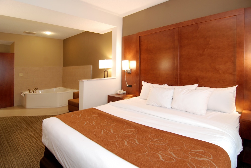 Suite, 1 King Bed, Non Smoking (Upgrade) - Photo 2