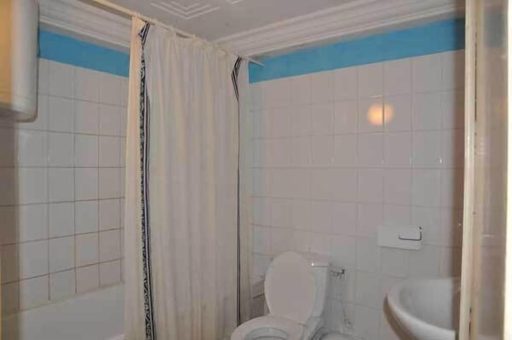 Standard Single Room, 1 Queen Bed, Non Smoking, Courtyard View photo 3