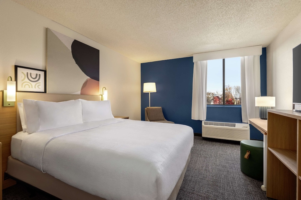 Room, 1 Queen Bed, Accessible (Mobility, Roll-in Shower) - Photo 4