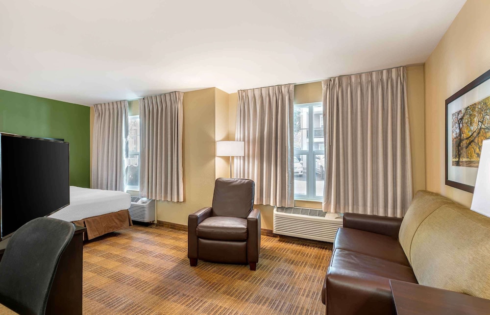 Deluxe Studio, Multiple Beds, Non Smoking - Photo 5