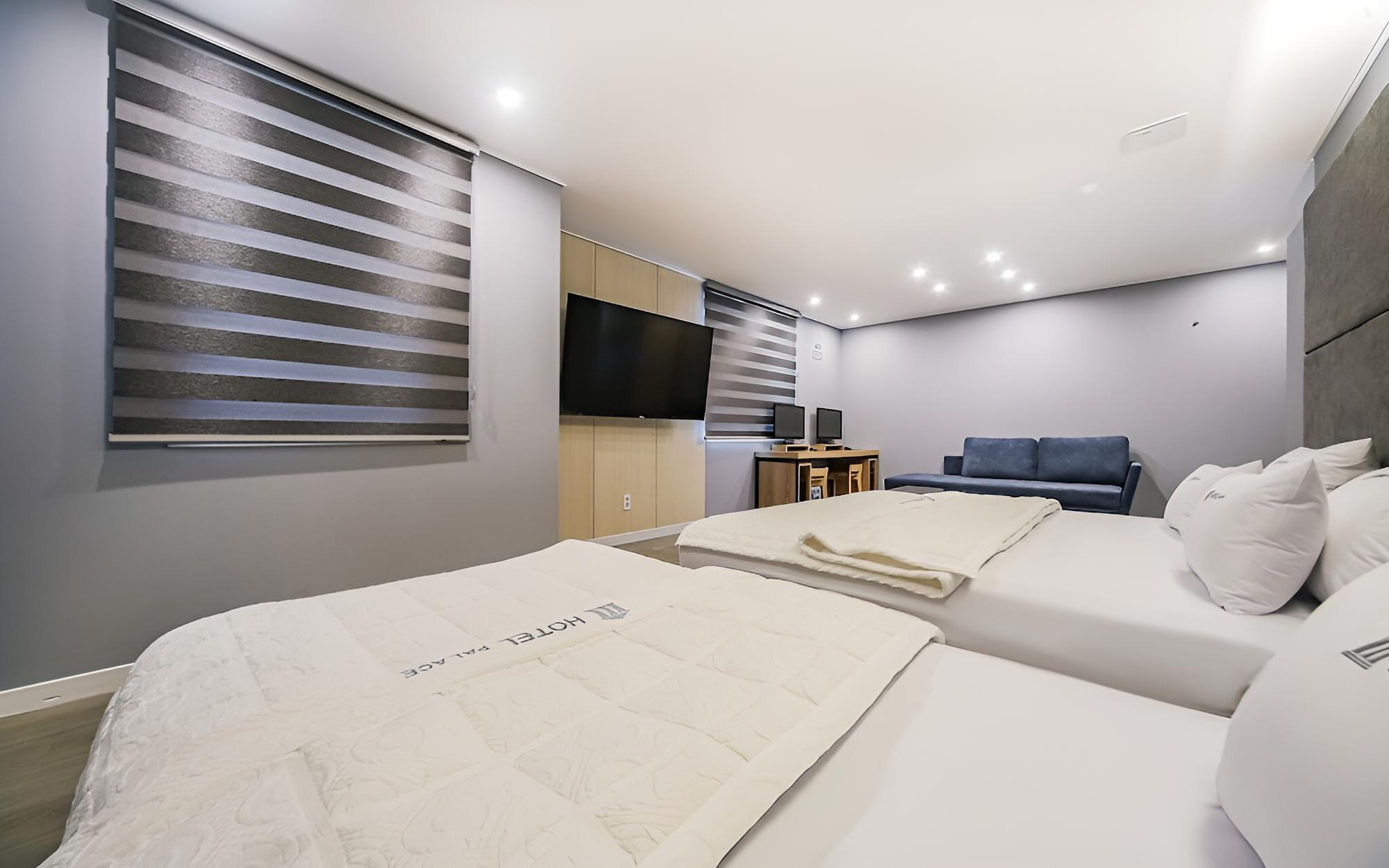 Room (Suite Twin) - Photo 4