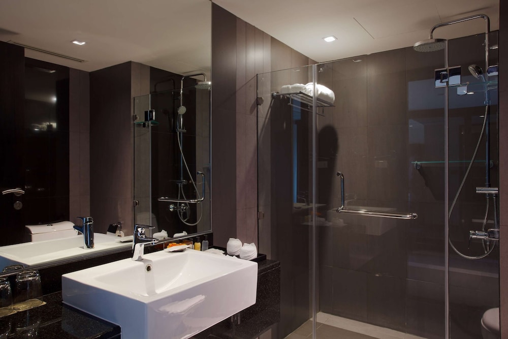 Executive Suite, 1 King Bed, City View photo 1