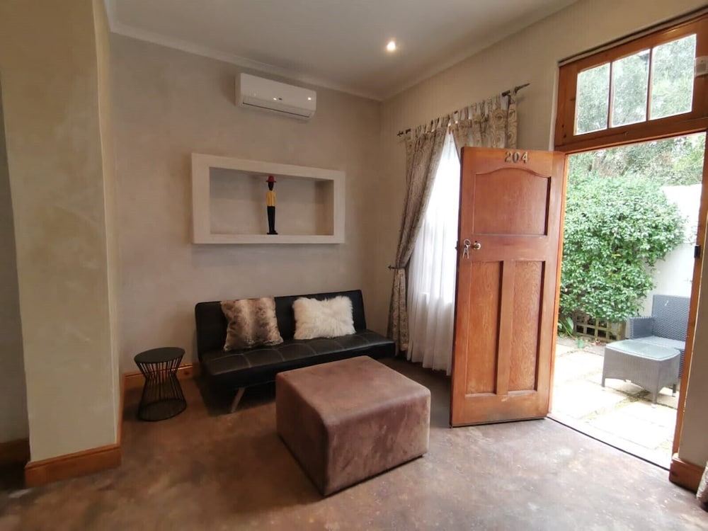 Suite, Garden Area - Photo 2