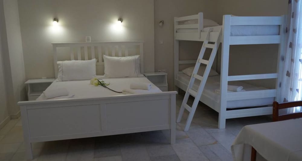 Standard Quadruple Room photo 2