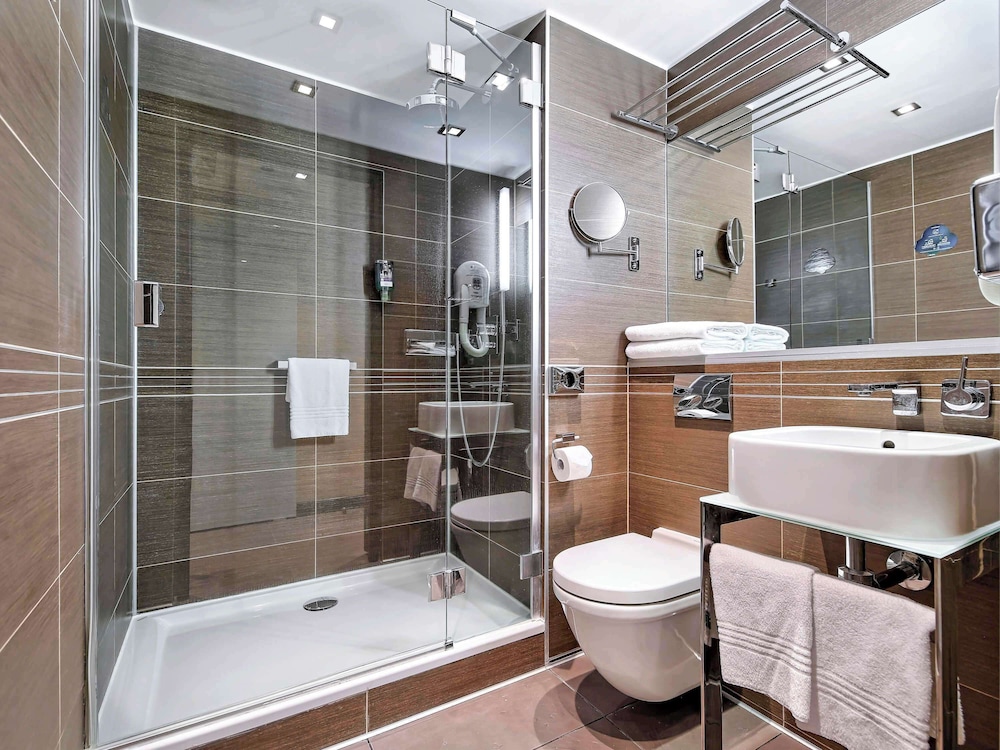 Standard Room, Multiple Beds - Photo 4