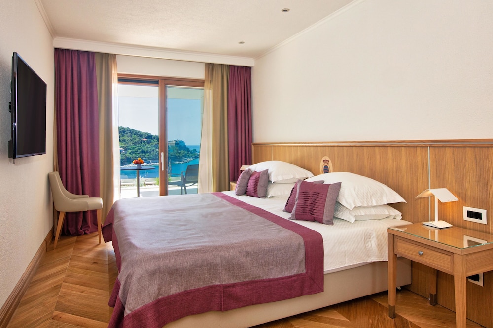 Luxury Apartment, 2 Bedrooms, Balcony, Sea View photo 2