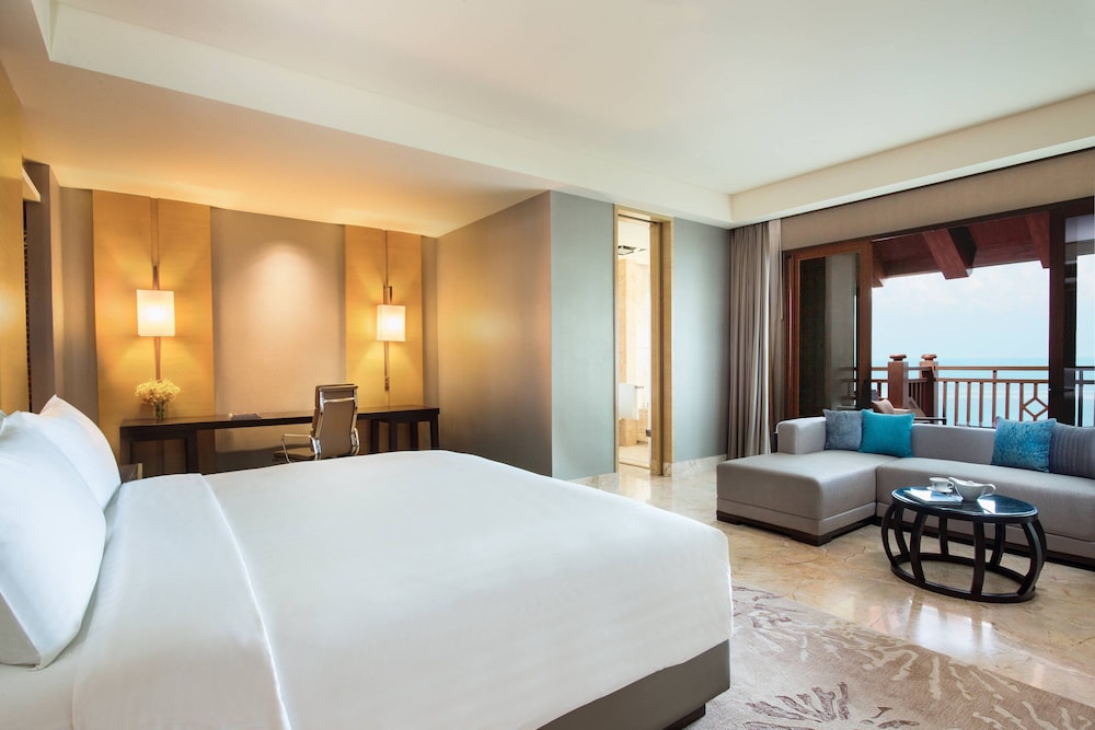 Club Room, 1 King Bed, Ocean View