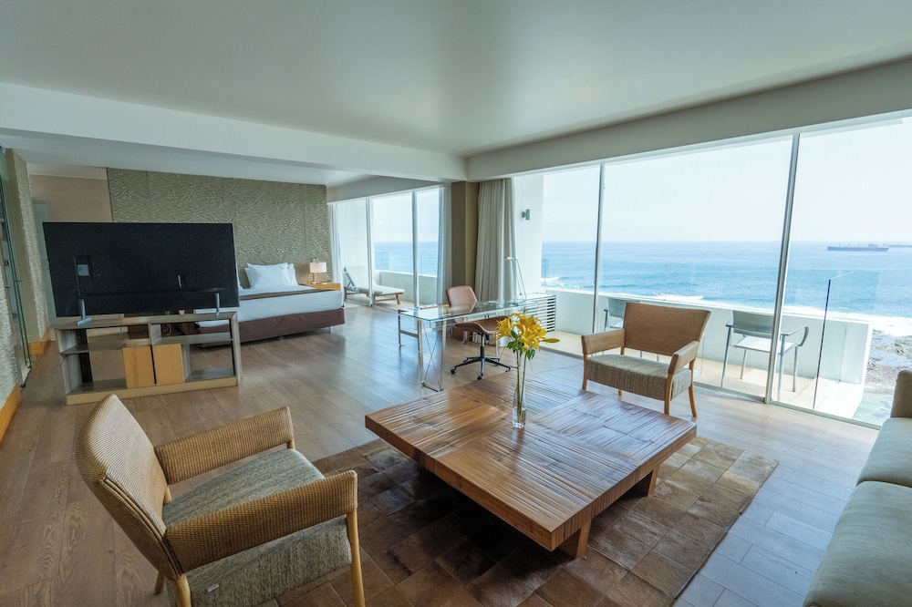 Premium Suite, 1 King Bed, Sea View (Single) - Photo 8