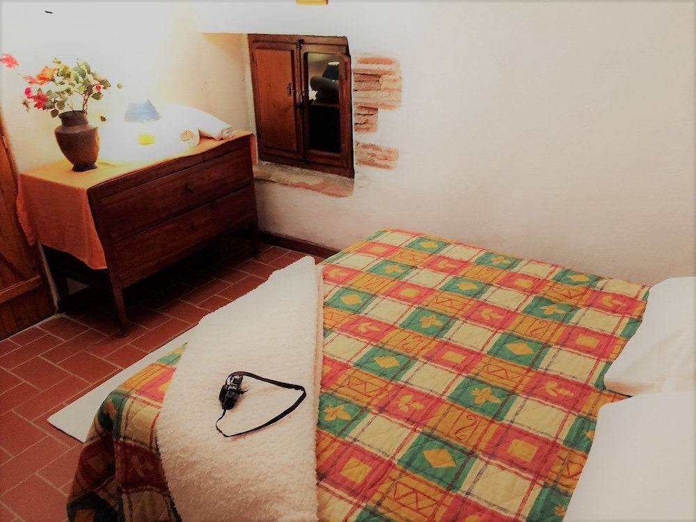 Basic Double Room, Shared Bathroom photo 1