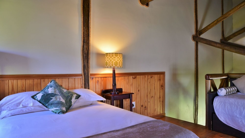 Family Cabin, Multiple Beds (Log Cabin) photo 3