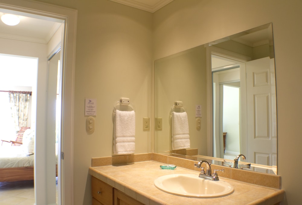 Luxury Condo, 3 Bedrooms, Concierge Service, Beachside photo 3