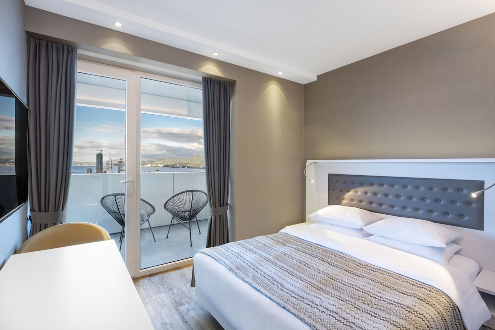 Classic Studio, 1 Bedroom, Sea View - Photo 2