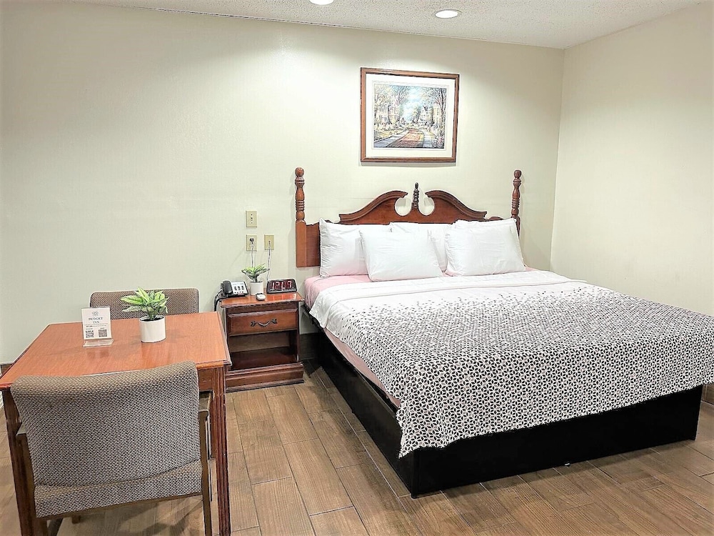Standard Room, 1 King Bed, Non Smoking photo 1