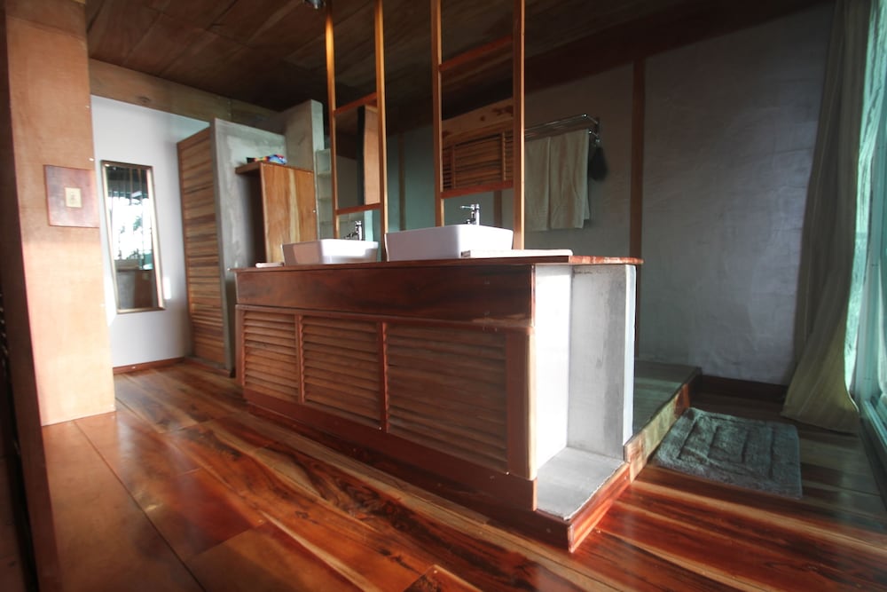 Exclusive Bungalow, 1 King Bed, Ocean View photo 2