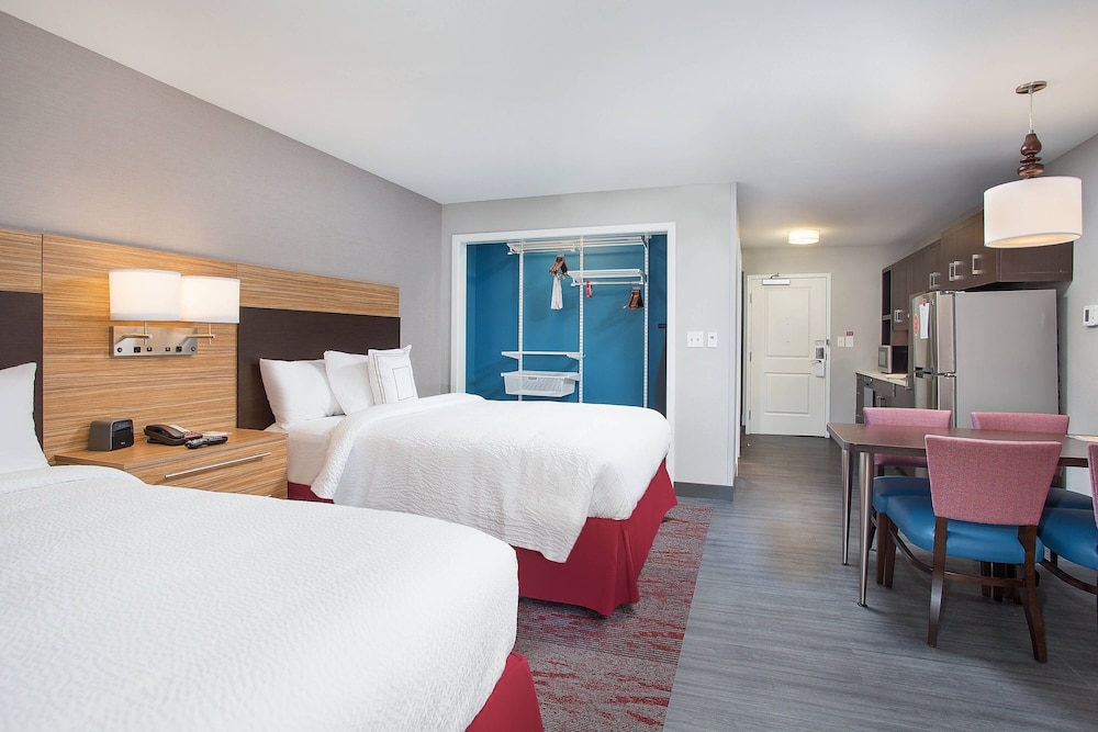 Studio, 2 Queen Beds (Mobility/Hearing Accessible, Tub) photo 1