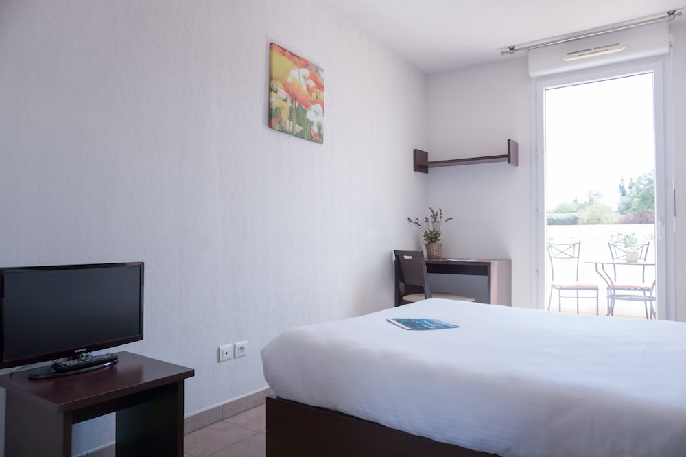 Standard Room, 1 Double Bed with Sofa bed, Non Smoking - Photo 3