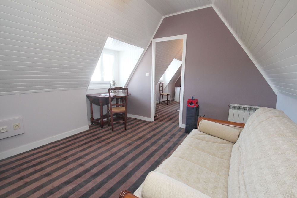 Quadruple Room, 1 Queen Bed With Sofa Bed, Sea View, Beachfront photo 3