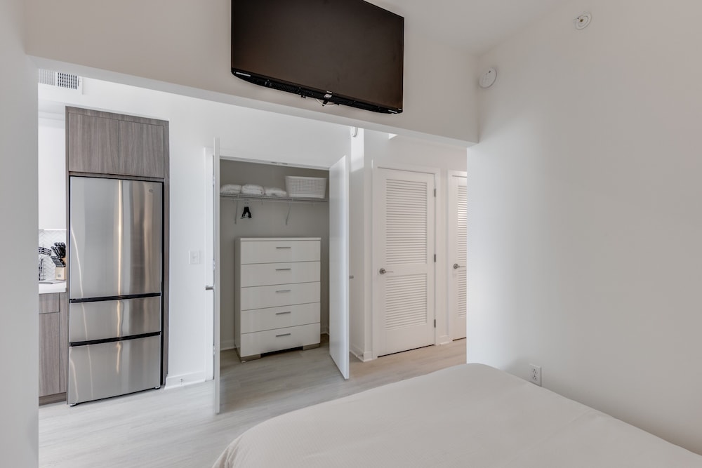 Luxury Apartment, 1 Bedroom, Balcony (Room décor/layout/colors vary by unit) - Photo 10