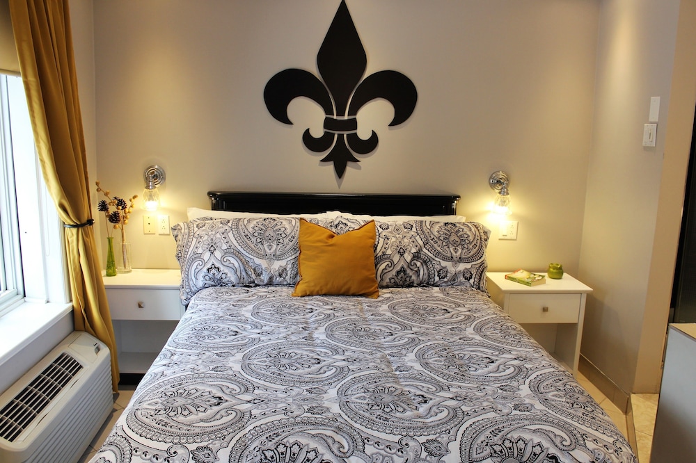 Queen Private with Large Ensuite