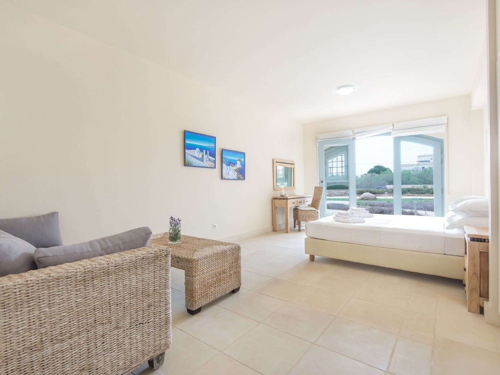 Villa photo 2