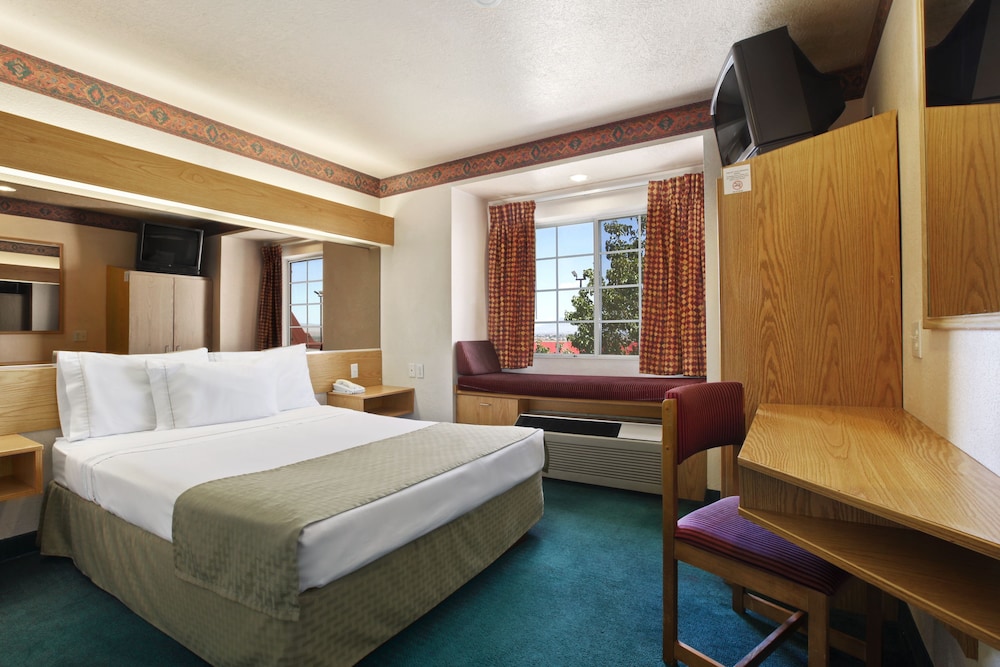 Room, 1 Queen Bed, Non Smoking - Photo 1