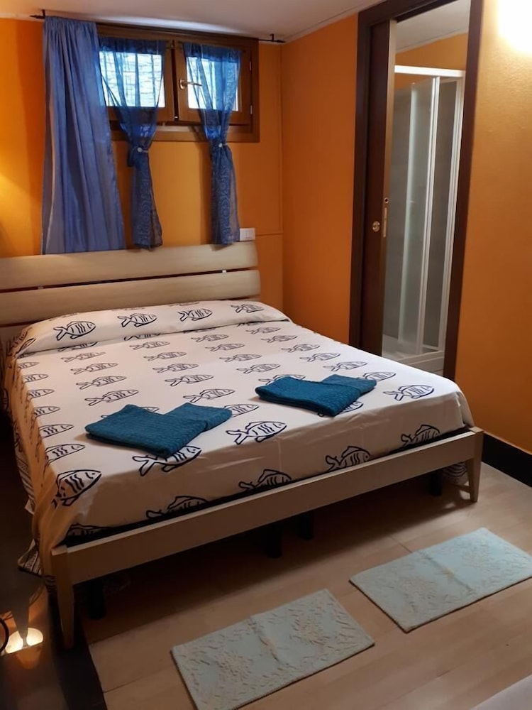 Chalet, 2 Bedrooms, Kitchen, Garden Area