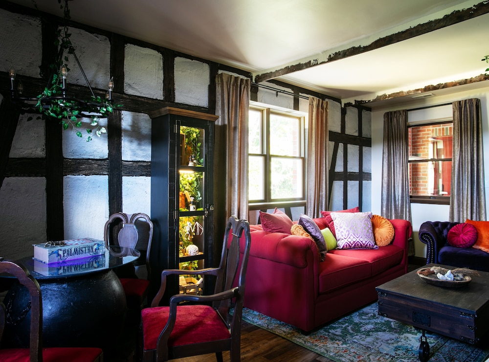 Witches Cottage 2-Queen Suite photo 3