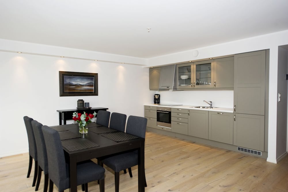 Suite, 2 Bedrooms (B) (Linen and towels not included) photo 2