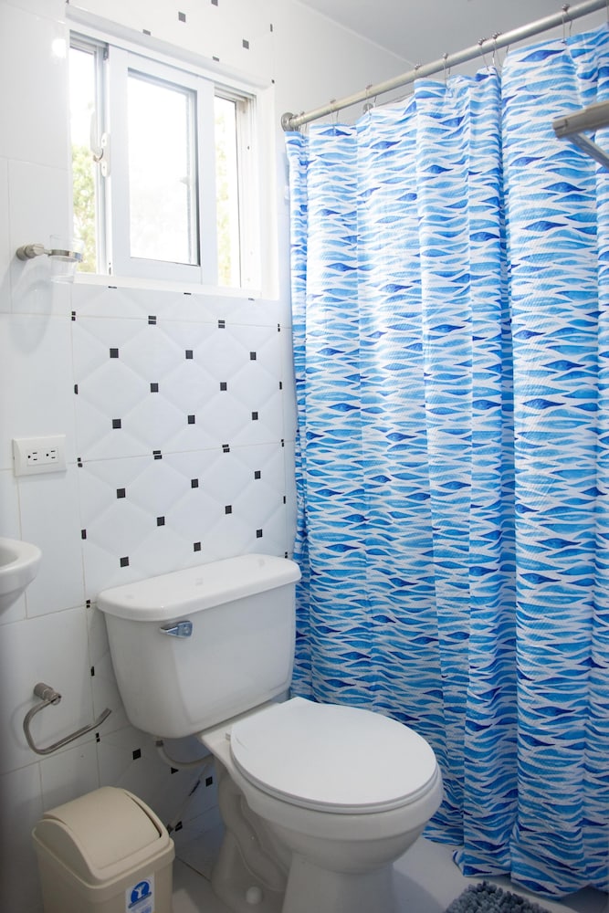 Signature Quadruple Room, Valley View photo 3