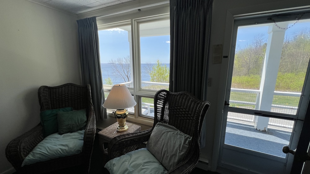 Room 24: Traditional Oceanfront 1st Flr photo 1