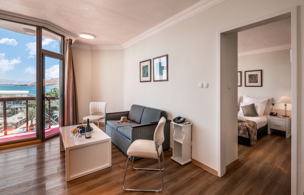 Premier Room, Lake View photo 1
