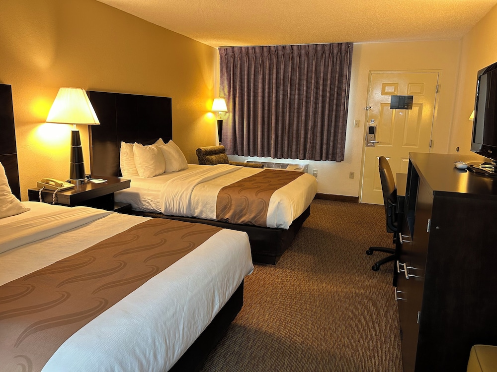 Standard Room, 2 Queen Beds, Non Smoking - Photo 2