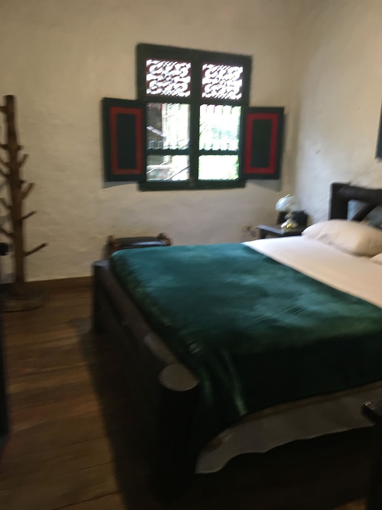 Standard Room, 1 Queen Bed, Ensuite, Ground Floor photo 1