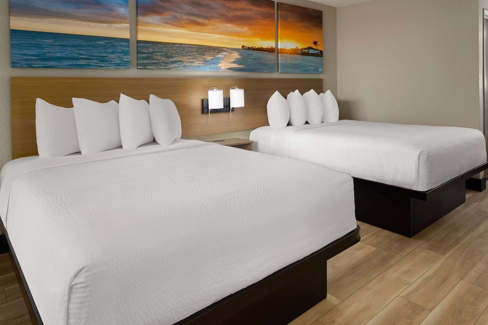 Suite, 2 Queen Beds, Non Smoking photo 1