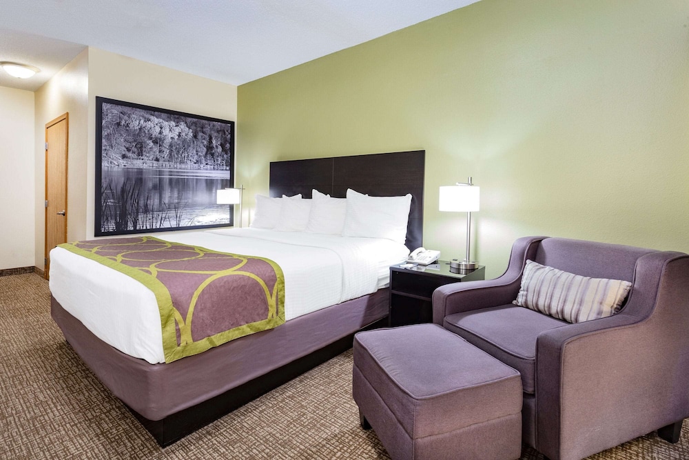 Suite, 1 King Bed, Non Smoking, Hot Tub - Photo 2
