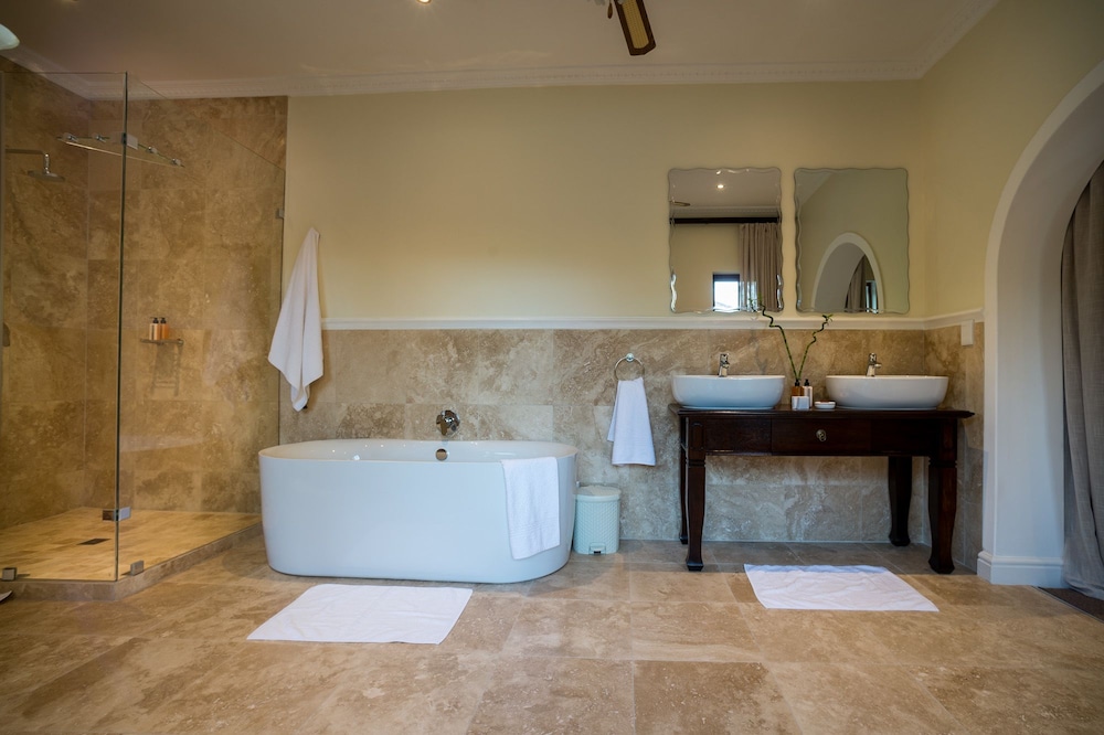 Luxury Suite photo 3