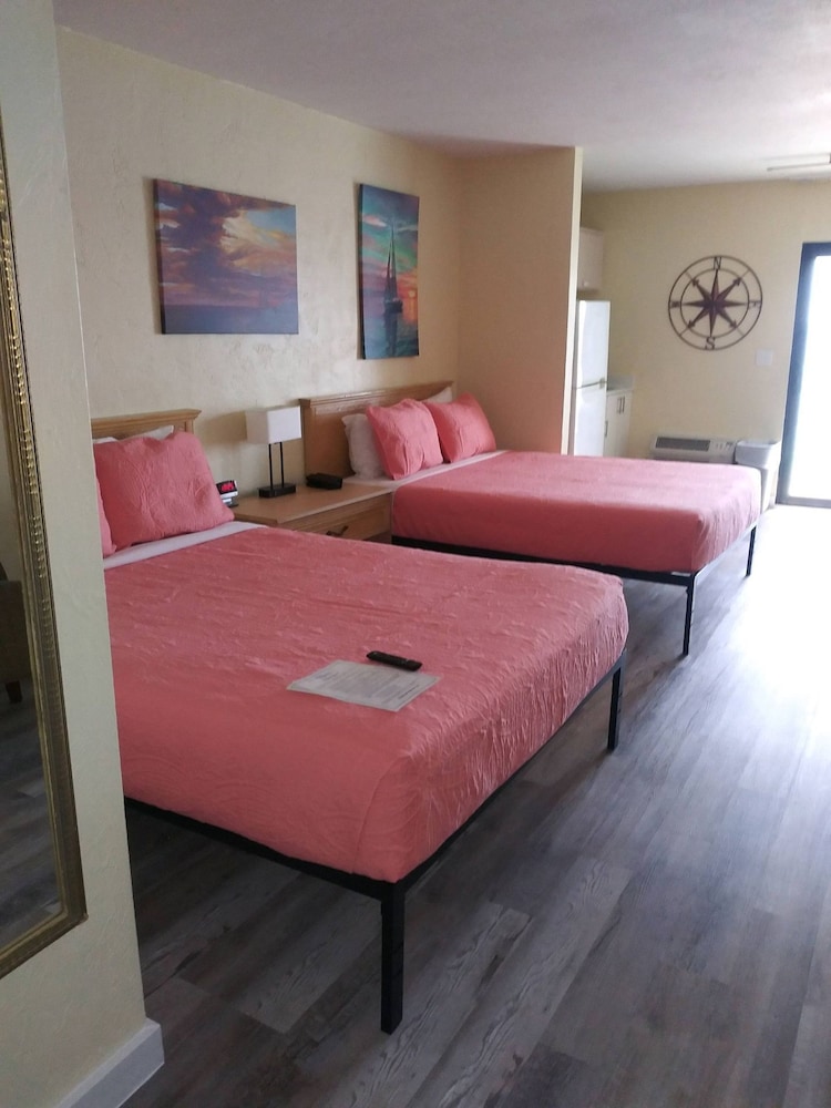 Standard Studio Suite, 2 Queen Beds, Kitchenette, Oceanfront - Photo 2