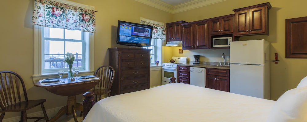 Superior Studio Suite, 1 Queen Bed photo 1