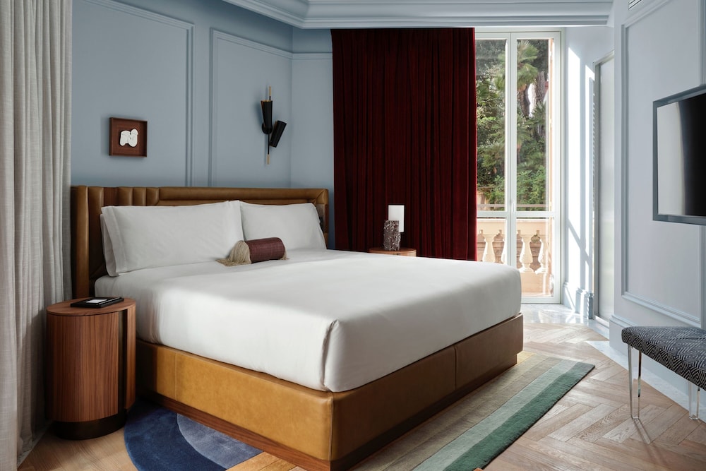 Studio, 1 King Bed, Balcony