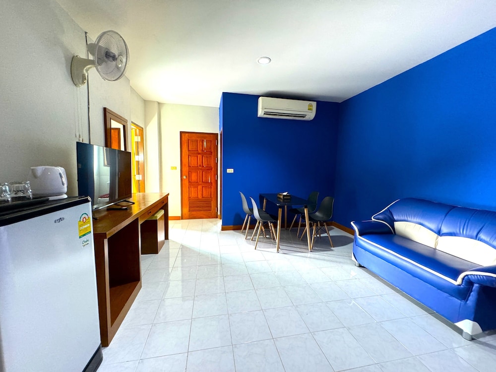 Deluxe Suite - Photo 8
