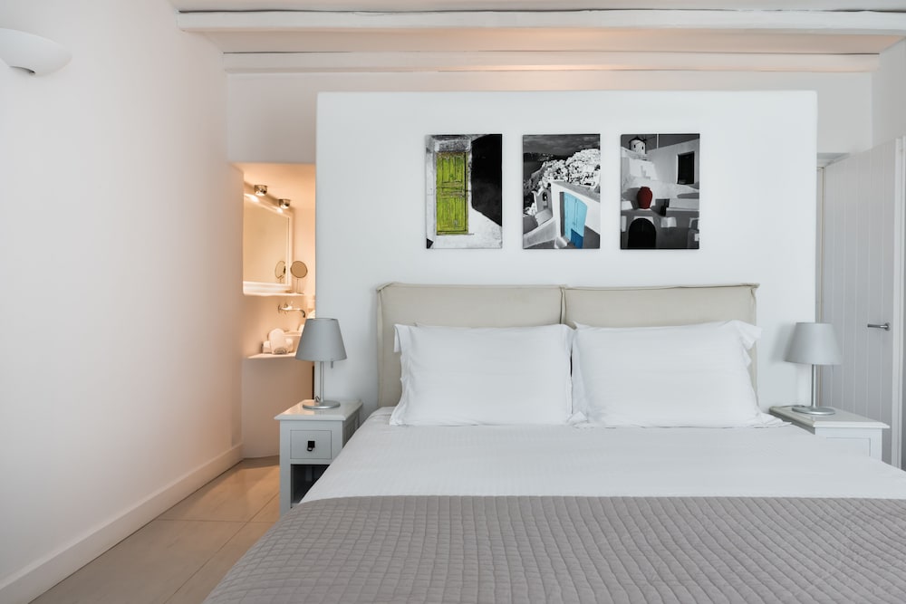 Three Bedroom Villa with private pool and sea view