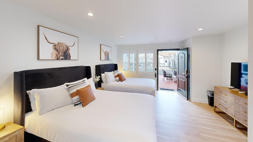 #16 2 Queen Beds, Ground Floor, No Fire Pit